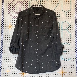 TORRID dark grey polka dot button up, sz 1/14-16